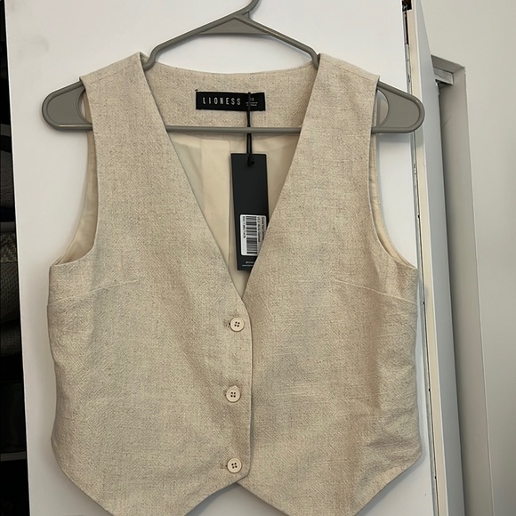 Lioness Button-Up Vest Oatmeal - Picture 1 of 2